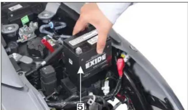 HERO Xoom Combat Edition (2024) - Battery removal - 2