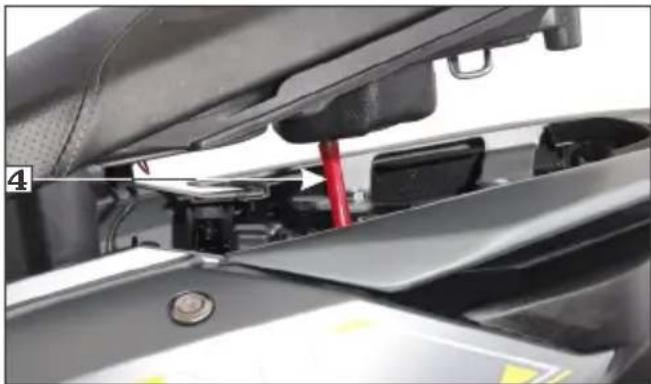 HERO Xoom Combat Edition (2024) - Center compartment Removal - 4