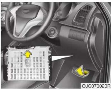 HYUNDAI ix20 (2019) - Instrument panel fuse replacement - 2