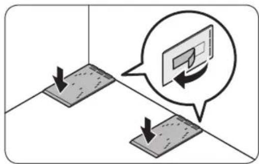 Diagram illustrating a device interaction with two screens, showing directional arrows and a speech bubble with a leaf icon.