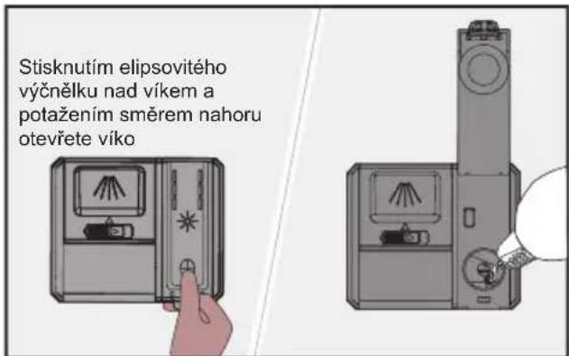 Stisknutím elipsovitého výčnělku nad víkem a potažením směrem nahoru otevřete víko