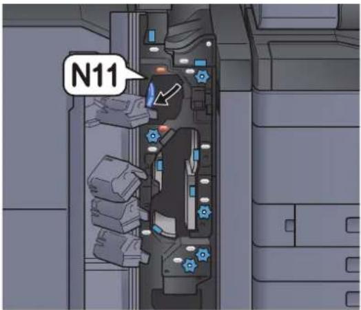 Utax 7058i - Otevřete vodítko dopravníku (N11). - 1