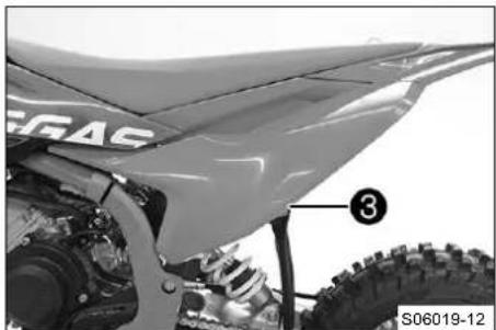 GasGas MC 65 (2026) - Montáž boční kapoty vlevo - 2