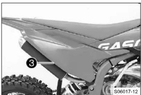 GasGas MC 65 (2026) - Montáž boční kapoty vpravo - 2