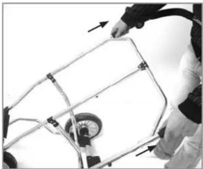 Emmaljunga Twin Cangaroo - Folding the pushchair - 2