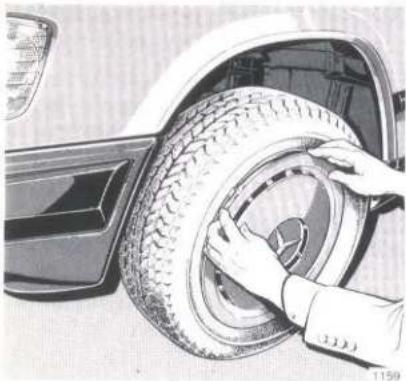 Mercedes-Benz 200 E (1988) - Wheels, Tyres - 1