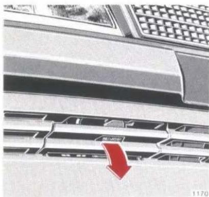Mercedes-Benz 200 E (1988) - Jump Starting - 2