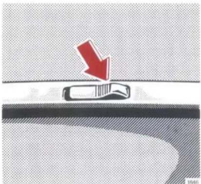 Mercedes-Benz 200 E (1988) - Emergency Release of Fuel Filler Flap - 3
