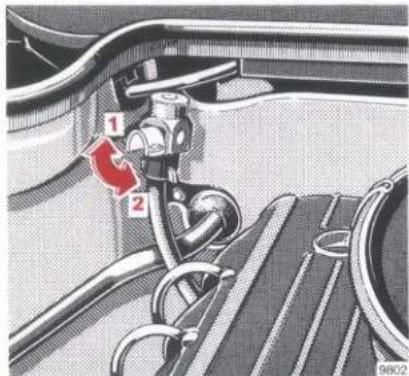 Technical diagram of a car intake system with labeled parts 1 and 2, showing fluid flow and valve connections.