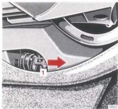 Mercedes-Benz 260 E (1988) - Emergency Release of Fuel Filler Flap - 1