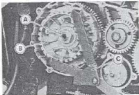 MITSUBISHI Vulcan 800 (1996) - Clutch Removal - 2
