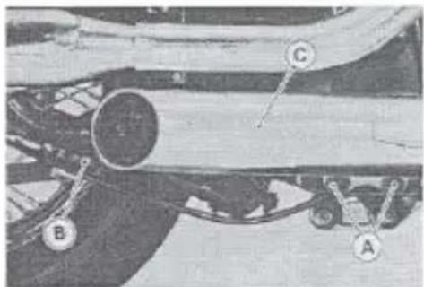 MITSUBISHI Vulcan 800 (1996) - Muffler Installation - 3