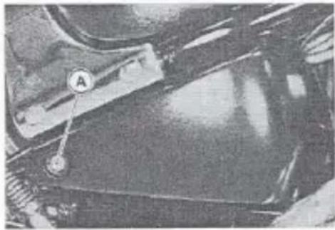 MITSUBISHI Vulcan 800 (1996) - Right Side Cover Removal - 1