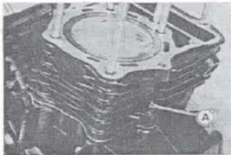 MITSUBISHI Vulcan 800 (1996) - Cylinder Removal - 1