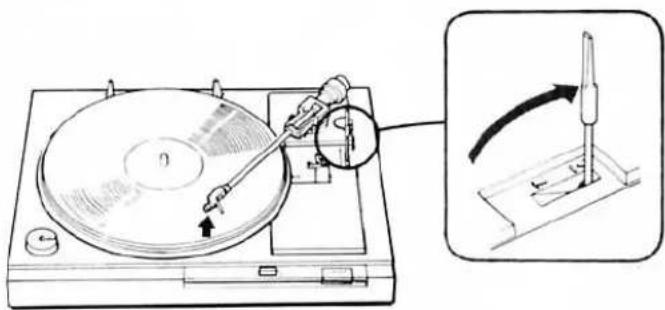Diagram illustrating the working principle of a CD or DVD disc, showing the blade being inserted into a slot and the cutting tool being inserted.