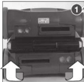 IROBOT 4409706 - Changing the Rolling Brush - 1