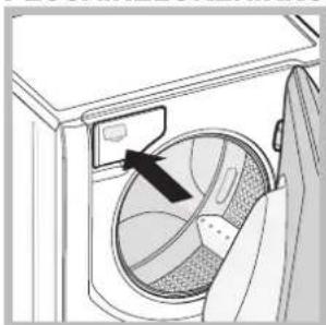 HOTPOINT AQS73D 29 EU/A - Luukkuoven avaaminen manuaalisesti - 6