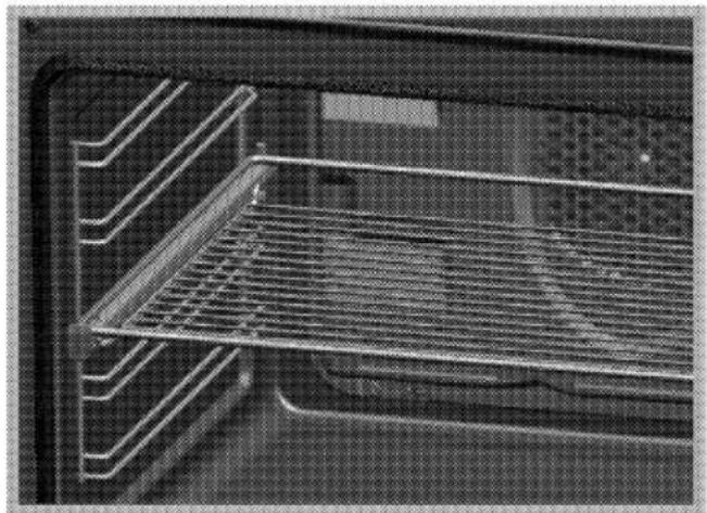 BLOMBERG BIO 7043 X - Proper positioning of the wire shelf and tray on sliding shelves - 2