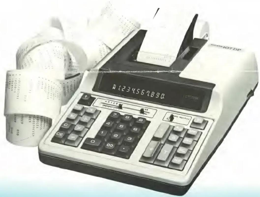 Black-and-white photo of a vintage digital calculator with visible serial number display and Chinese text on the screen