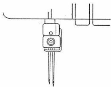 HUSQVARNA Huskylock 700 - PRECAUCION - 2