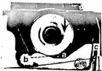 HUSQVARNA Viking 205 - Placing the bobbin in the machine - 1
