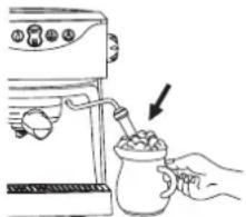 Zelmer 13Z010 - Preparing frothed milk for cappuccino coffee - 2