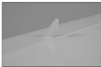 E-flite J-3 Cub 450 - HINGING THE AILERONS·MONTIEREN DER QUERRUDER·INCERNIERARE GLI ALETTONI - 11