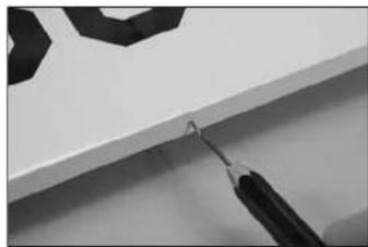 E-flite J-3 Cub 450 - HINGING THE AILERONS·MONTIEREN DER QUERRUDER·INCERNIERARE GLI ALETTONI - 1