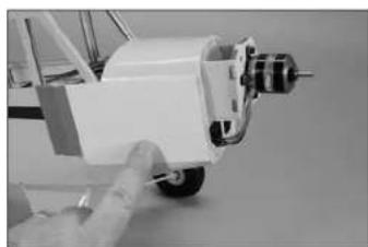 E-flite J-3 Cub 450 - COWLING PREPARATION• VOBEREITUNG MOTORHAUBE• preparazione della capottina Motore - 1