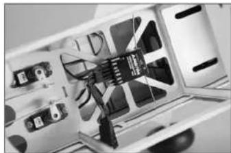 E-flite J-3 Cub 450 - RECEIVER AND AILERON EXTENSION INSTALLATION EINBAU DES EMPFÄNGERS UND QUERRUDERVERLÄNGERUNG installazione del ricevitore e delle prolUnghhe alettoni - 1