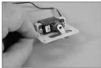 E-flite J-3 Cub 450 - AILERON SERVO INSTALLATION·EINBAU DER QUERRUDERSERVOS·INSTALLAZIONE SERVO DELL'ALETTONE - 21
