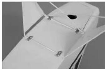 E-flite J-3 Cub 450 - JOINING THE WING PANELS•MONTAGE DER TRAGFLÄCHENHÄLFTEN•UNIRE LE DUE SEMIALI - 24