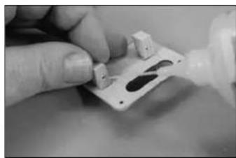 E-flite J-3 Cub 450 - AILERON SERVO INSTALLATION·EINBAU DER QUERRUDERSERVOS·INSTALLAZIONE SERVO DELL'ALETTONE - 19