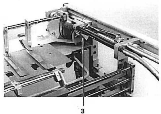 Dürkopp Adler 741 - Removing the Shipping Fastenings - 3