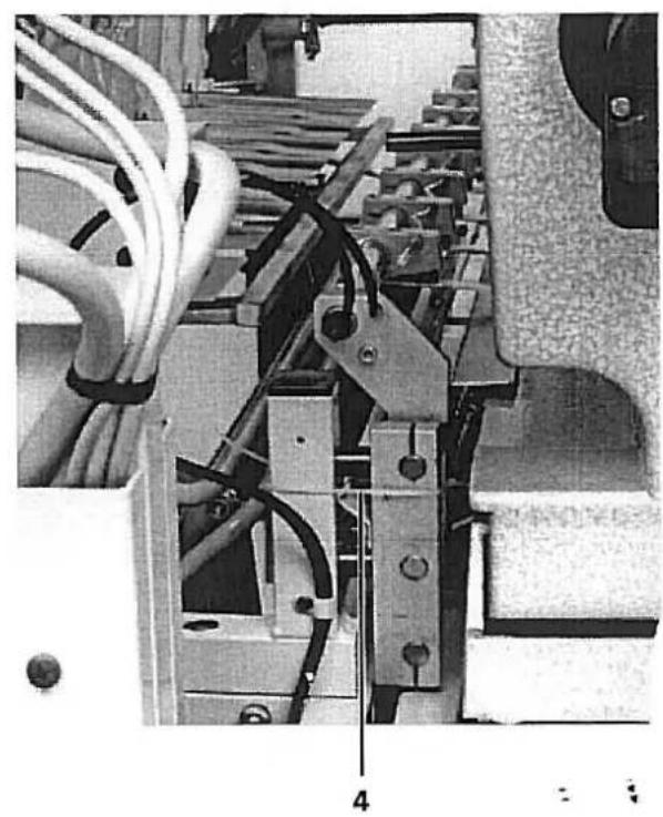 Dürkopp Adler 741 - Removing the Shipping Fastenings - 4