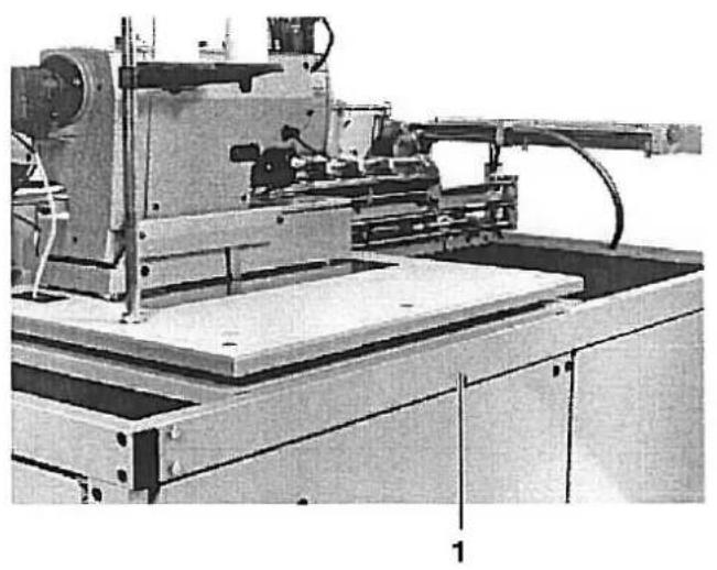 Dürkopp Adler 741 - Removing the Shipping Fastenings - 1