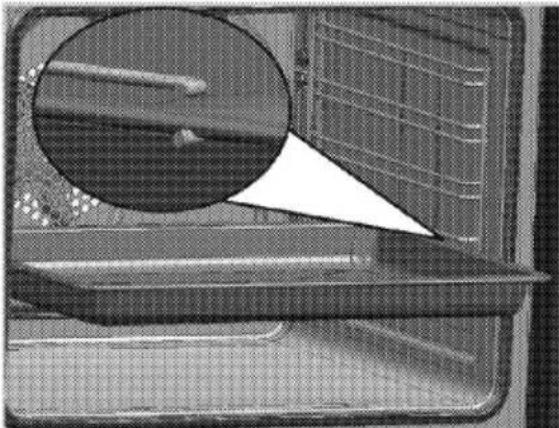 GRUNDIG GEBE 13000 X - Placing the wire shelf and tray onto the wire racks properly Products without telescopic pull-out: With product without a telescopic pull-out, the baking tray and grill are pushed in with their edges between the runners on the side mounts. - 2