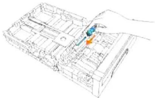DELL 3110cn - Udtagning af den brugte separatorvalse i bakken - 5