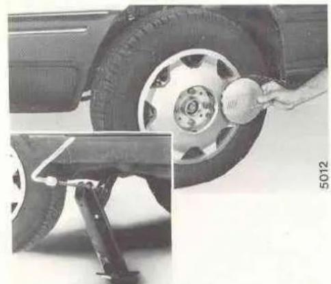 FIAT Duna (1991) - CAMBIO DE RUEDAS - 2