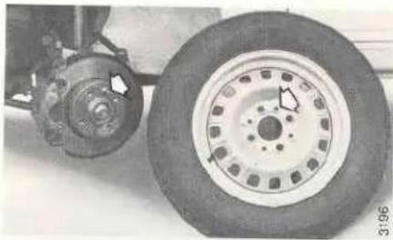 FIAT Duna (1991) - COMO LEVANTAR EL AUTOMOVIL CON UN CRIQUE DE TALLER - 2