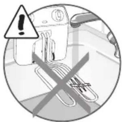 Warning symbol with exclamation mark and paperclip, indicating incorrect safety or hazard