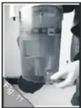 GoldMaster GVC-7503 - Emptying the dust container - 5