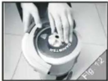 GoldMaster GVC-7502 - Emptying the dust container - 6