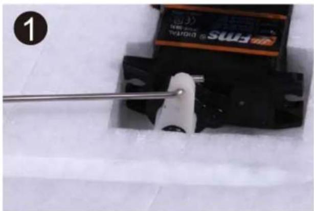 FMS F18 Vigilantes - Install the linkage rod - 1