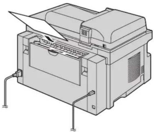 PANASONIC KX-MB771NE - Hvis printerpapiret i den manuelle papirbakke ikke føres korrekt ind i apparatet. - 1