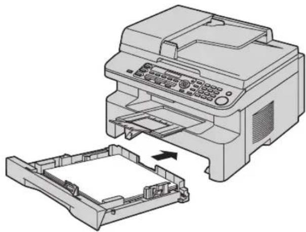 PANASONIC KX-MB771NE - Indsæt papirbakken i enheden, idet bakkens forreste parti løftes. Skub den dernæst helt på plads i enheden. - 1