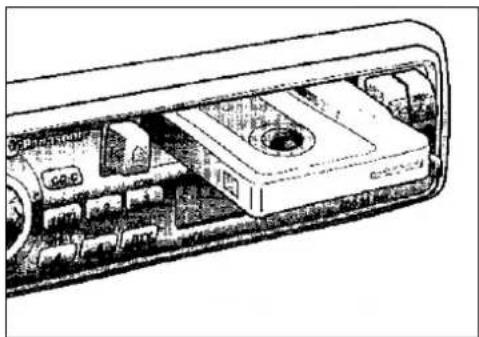 PANASONIC CQ-RD115 - Поставяне на аудиокасета - 1