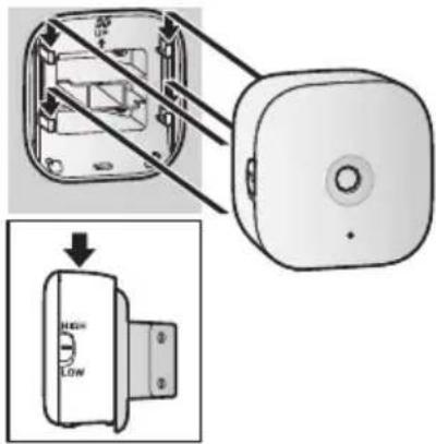 PANASONIC KX-HNS102NE - Fastgør bevægelsessensoren til vægmonteringsadapteren. - 1