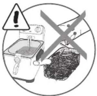 Warning symbol with warning triangle and crossed-out crossed-out box, indicating incorrect cooking or cooking instructions.