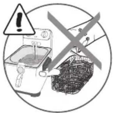 Warning symbol showing a kitchen with an exclamation mark and a hand holding a basket, indicating food safety or hazard.
